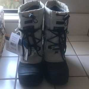 Super cute Ranger Snow shoes Size 8 white & black